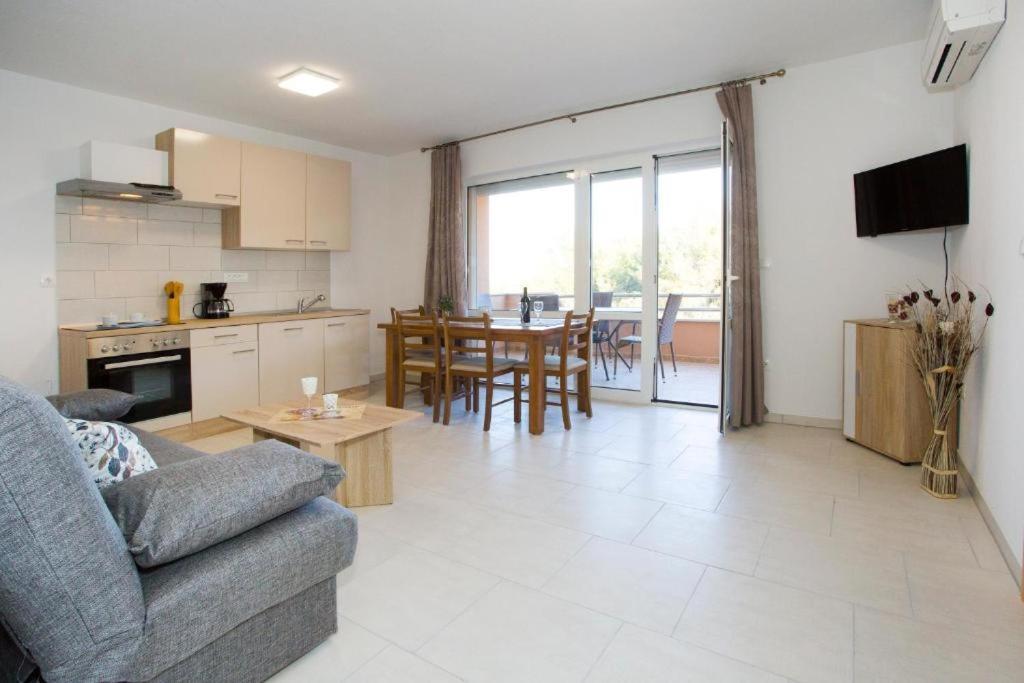 Apartments Panorama With Seasonal Pool Slatine Εξωτερικό φωτογραφία