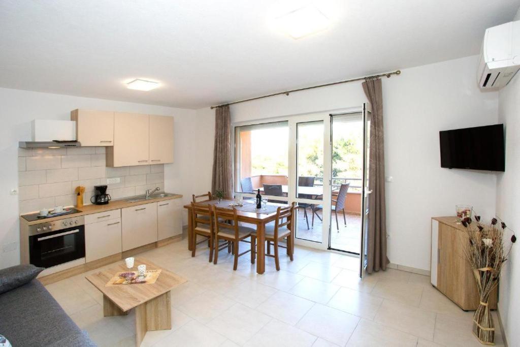 Apartments Panorama With Seasonal Pool Slatine Εξωτερικό φωτογραφία