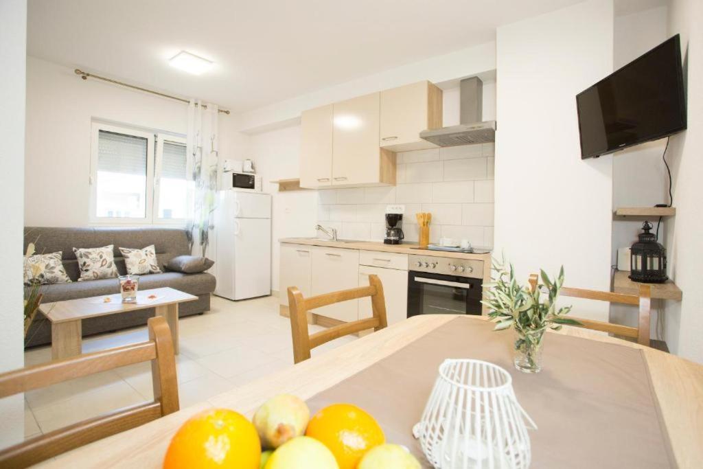 Apartments Panorama With Seasonal Pool Slatine Εξωτερικό φωτογραφία