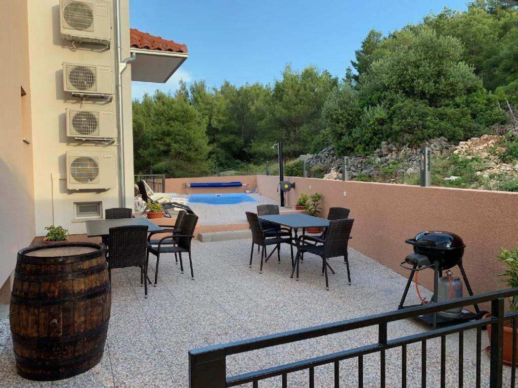 Apartments Panorama With Seasonal Pool Slatine Εξωτερικό φωτογραφία