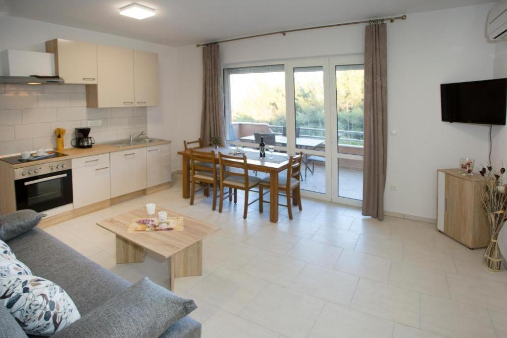 Apartments Panorama With Seasonal Pool Slatine Εξωτερικό φωτογραφία