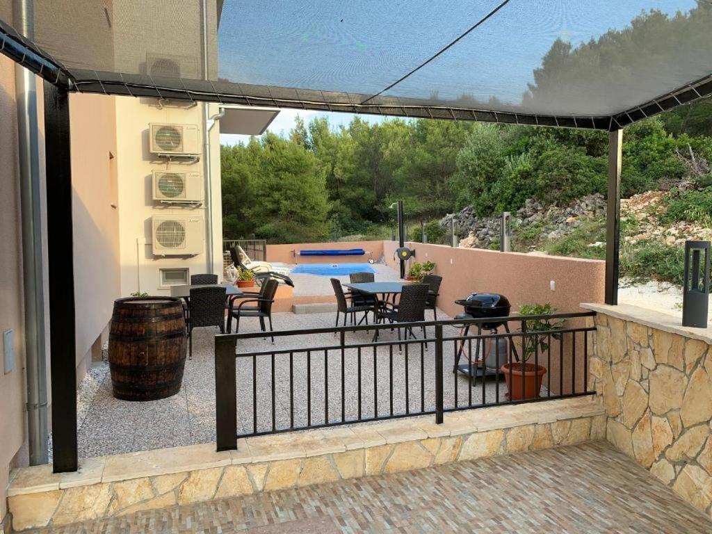 Apartments Panorama With Seasonal Pool Slatine Εξωτερικό φωτογραφία