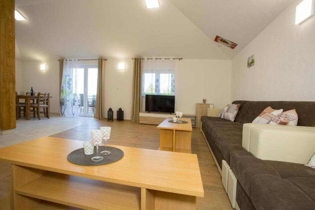 Apartments Panorama With Seasonal Pool Slatine Εξωτερικό φωτογραφία