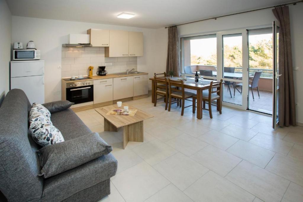 Apartments Panorama With Seasonal Pool Slatine Εξωτερικό φωτογραφία