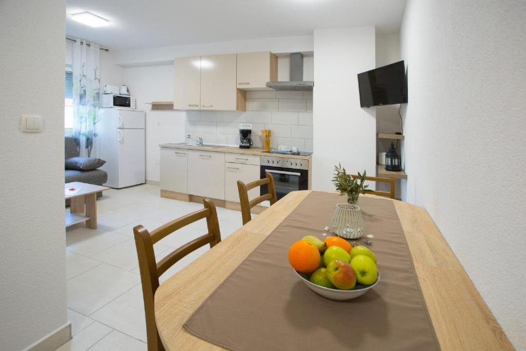 Apartments Panorama With Seasonal Pool Slatine Εξωτερικό φωτογραφία